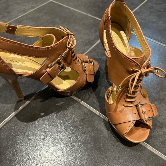 Coach - Sofia platform lace ups - size 8 - Picture 3 of 6